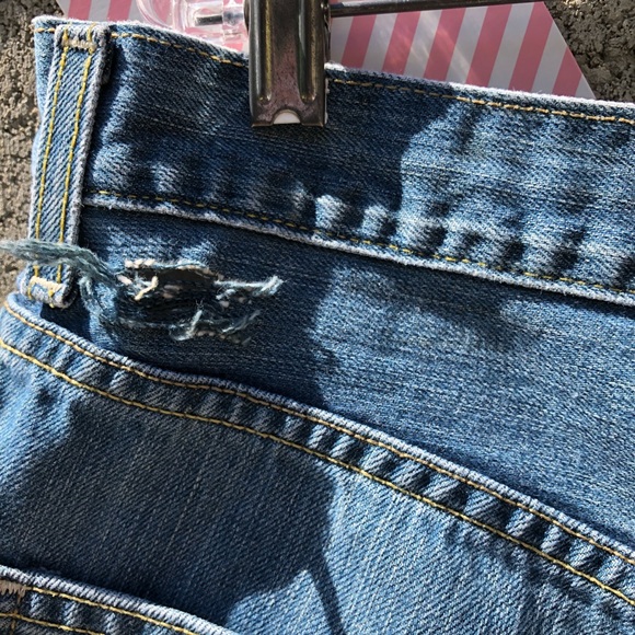 Levi’s 569 High Waisted Jean Shorts - Picture 4 of 4